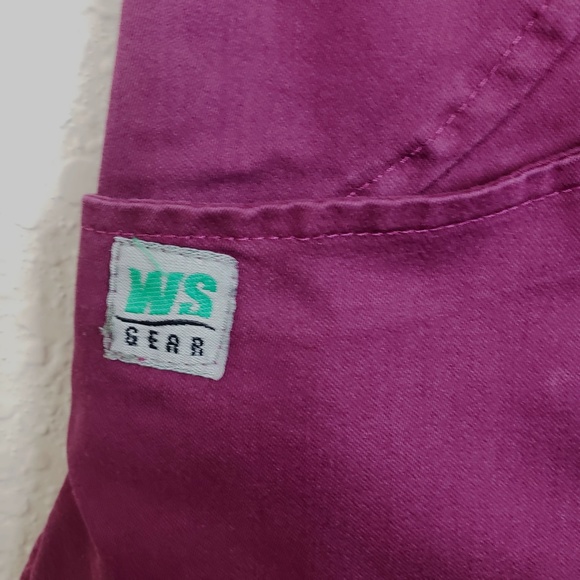 White Swan Gear Notched Neckline Curved Pocket Berry Scrub Top - Women's Medium - Picture 4 of 8